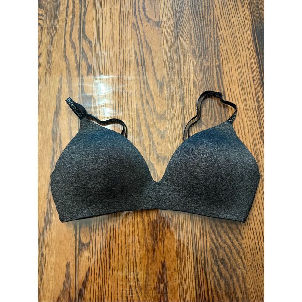 Victoria’s Secret Black T-Shirt Lightly Lined Wireless Bra Size 34C